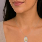 Colgante Sagrado Corazón Rectangular en Plata 925 con Oro