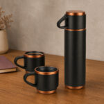 Set Termo Negro y Cobre + 2 Tazas en uso